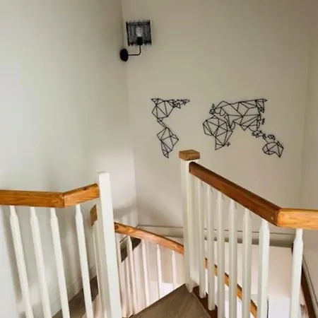 Maison En Duplex Avec Parking Prive Hébergement de vacances Le Mans