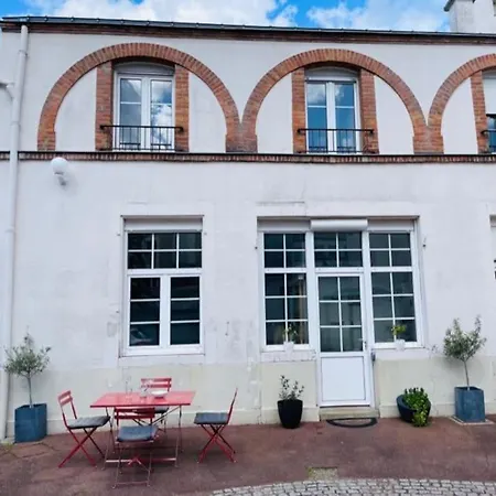 Maison En Duplex Avec Parking Prive Hébergement de vacances Le Mans